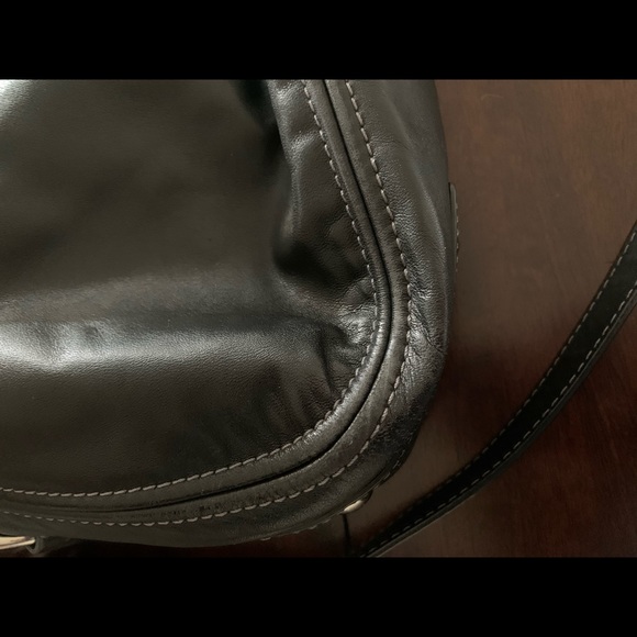 Gorgeous Coach shoulder/crossbody. Brown scarf not included. - Picture 4 of 11